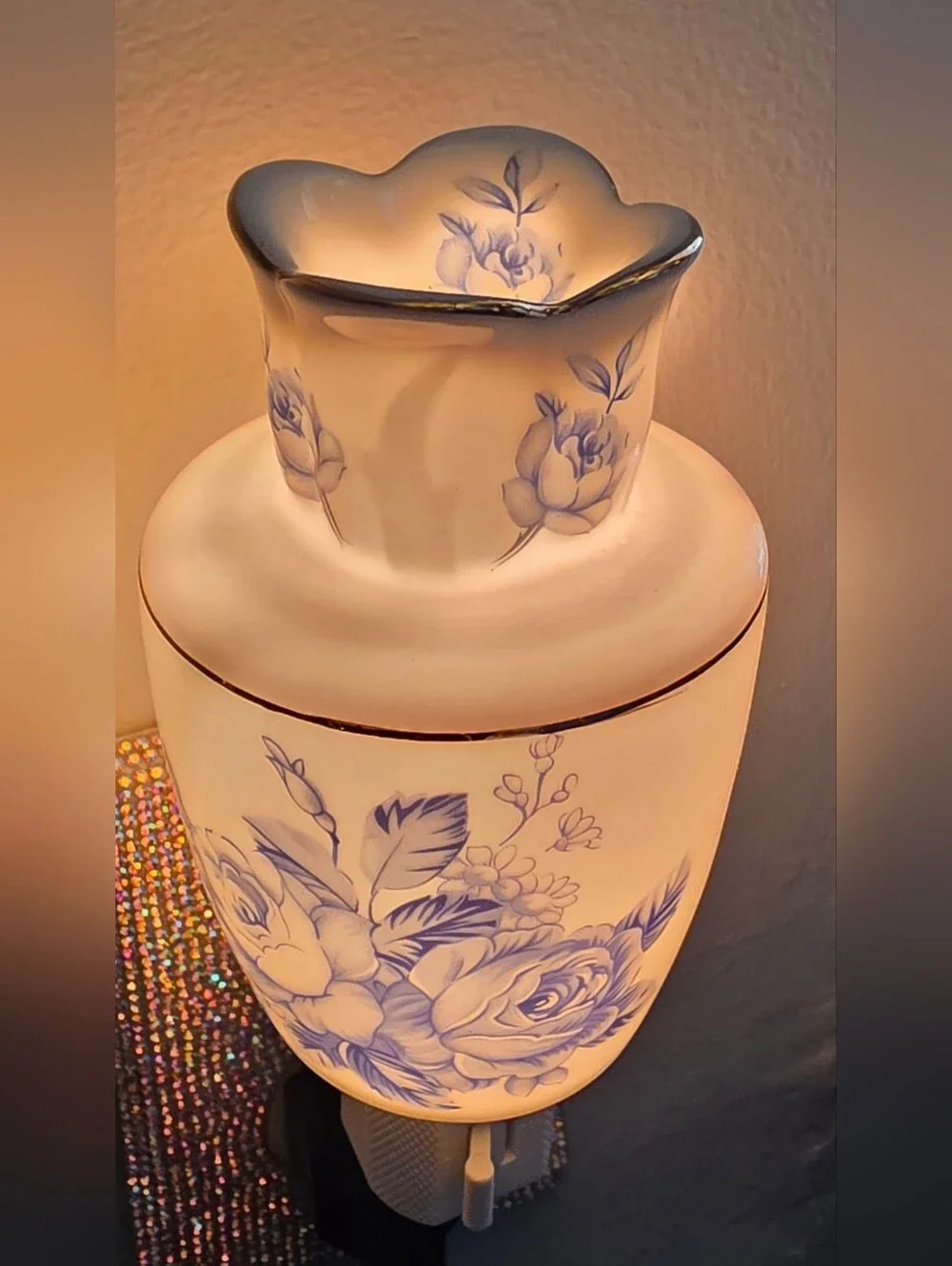 Porcelain Floral Plug-In Scent Warmer Night Light in Blue and White